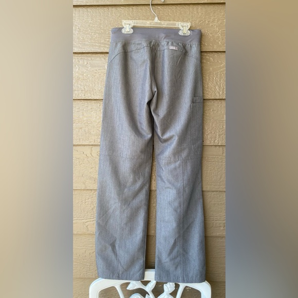 Figs Technical Collection Kade Gray Womens Scrubs Pants women Size XXS Petite - Picture 13 of 14